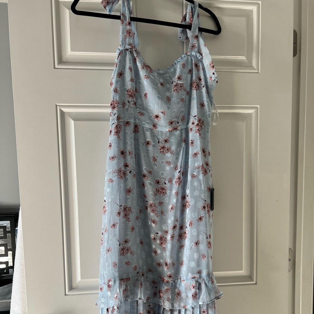 Brand new LULUS dress size small , never worn!